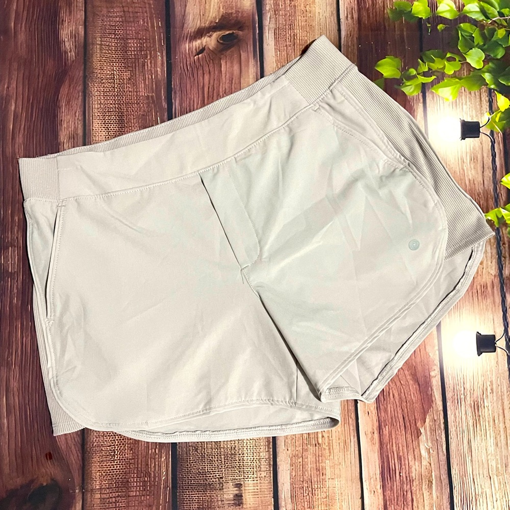 Apana Athletic shorts size M